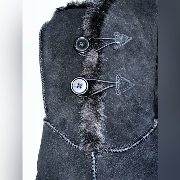 Old Navy black Mid-Calf faux Ugg boots with buttons NWT - Picture 2 of 8